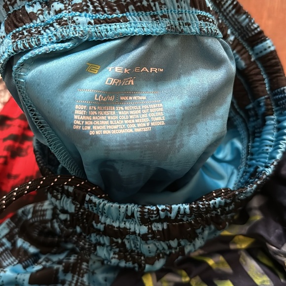 Boys size L Shorts (4) - Picture 4 of 6